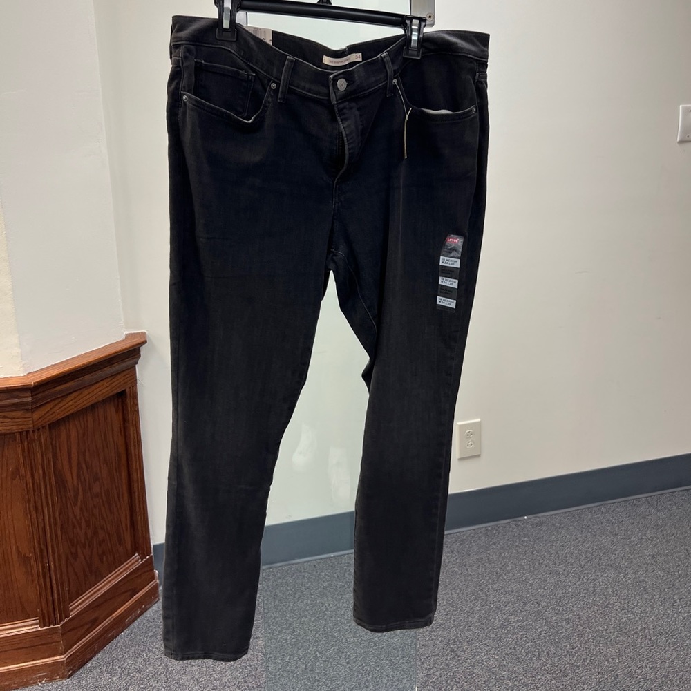 Levi’s 311 Black Shaping Skinny Jeans
Medium 34 x 30